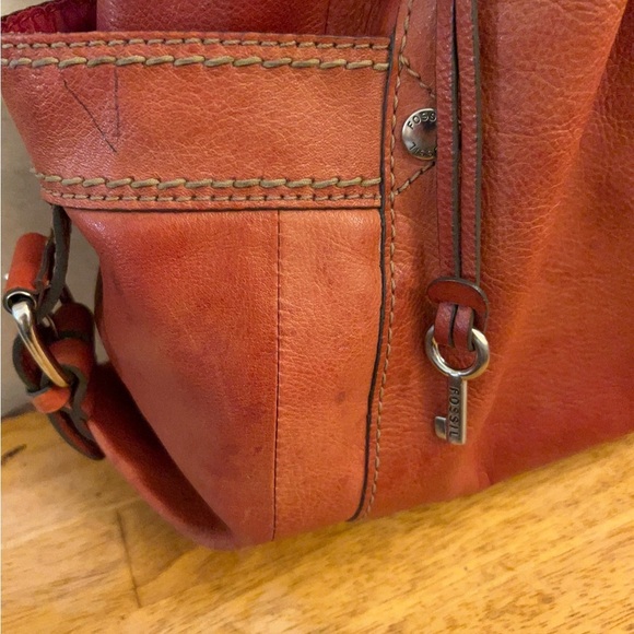 Fossil Elegant Red Leather Bucket Women's Bag - Picture 13 of 16